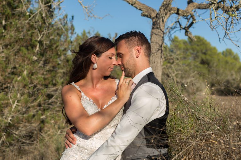 huwelijk fotograaf Heerhugowaard, location wedding kissing, trouwen, touwerij, trouwreportage, bruiloft, bruiloftsfotografie