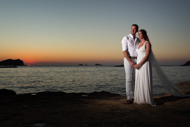 huwelijk fotograaf Heerhugowaard, bruispaar op een zwoele zomeravond, trouwen, touwerij, trouwreportage, bruiloft, bruiloftsfotografie