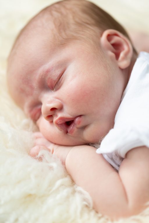 newborn Fotograaf Heerhugowaard, baby Jacey in slaap, fotografie, babyfotografie, pasgeboren