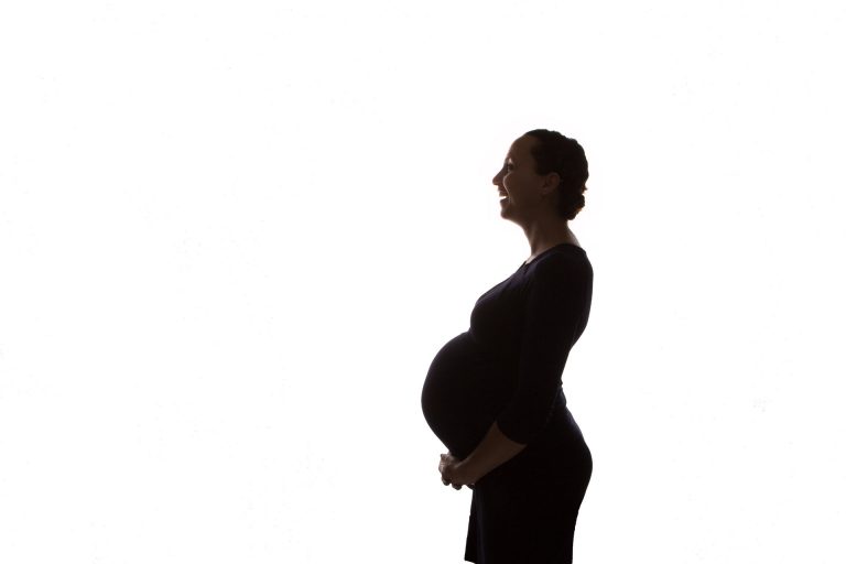 zwangerschap fotograaf Heerhugowaard, zwangere vrouw enprofiel, fotografie, foto shoot, zwanger, in verwachting