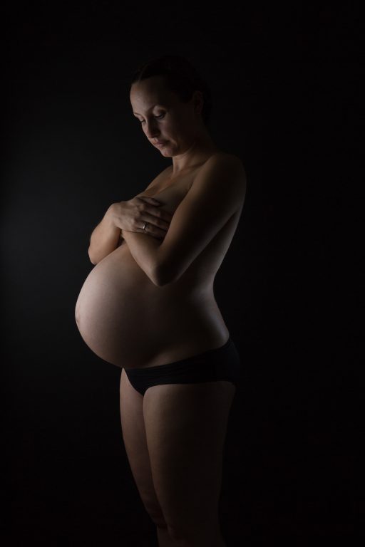 zwangerschap fotograaf Heerhugowaard, zwangere vrouw in in kleur, fotografie, foto shoot, zwanger, in verwachting